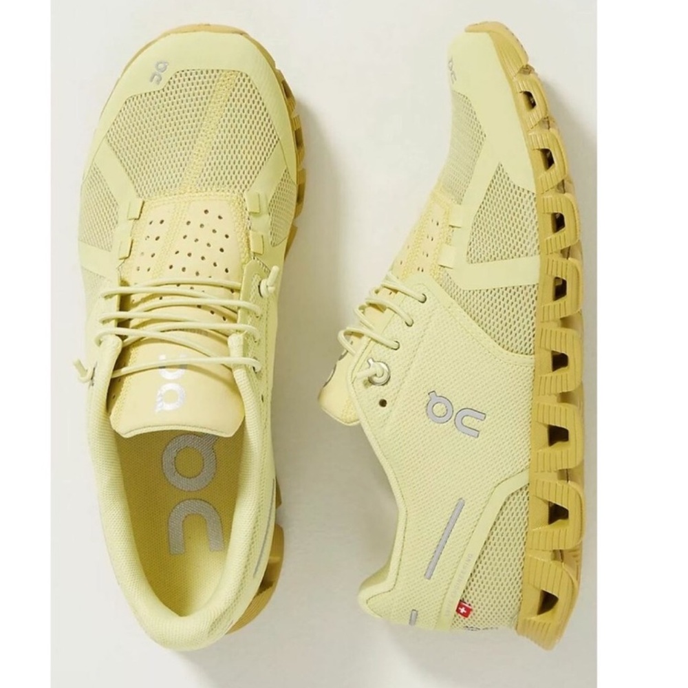 On Cloud Monochrome Womens Sneakers Size 10